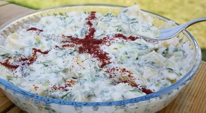 Patatesli Yoğurtlu Semizotu Salatası