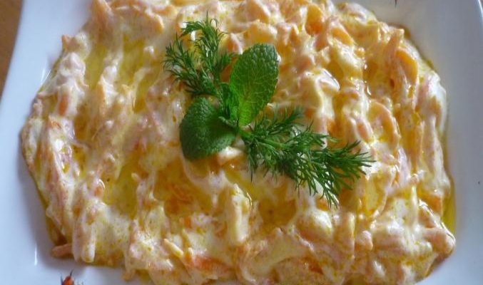 Yoğurtlu Havuç Salatası